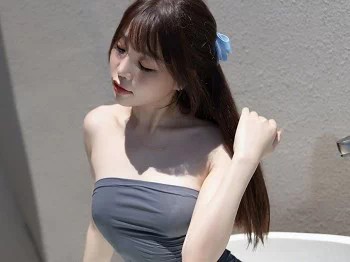 XiuRen第3978期_女神芝芝Booty深圳旅拍轻薄典雅连身裙配蕾丝袜湿身诱惑写真80P
