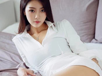 XiuRen第4073期_模特可乐Vicky长三角旅拍纯白服饰配超薄肉丝裤袜撩人诱惑写真61P