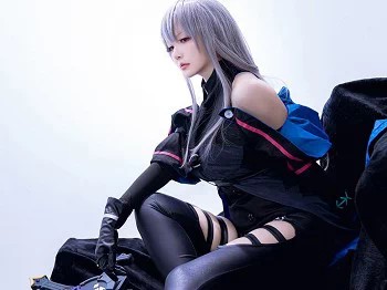 Coser小姐姐星之迟迟2021斯卡蒂正片主题性感美女武士COS服饰靓丽迷人写真19P