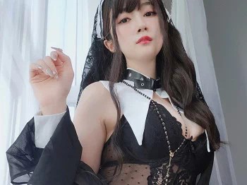 Coser小姐姐白银81蕾丝修女主题私房黑色薄纱配缕空蕾丝吊袜惹火诱惑写真86P