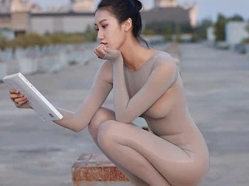 [妖精社]T2130_模特思文放学后主题户外脱制服露超薄连体肉丝秀惹火身材诱惑写真49P