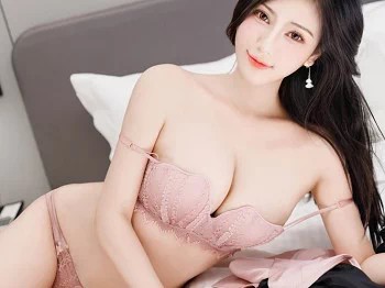 [IMISS爱蜜社]Vol.654_气质女神Lavinia肉私房脱长T黑短裙露性感粉色内衣丰满诱惑写真45P