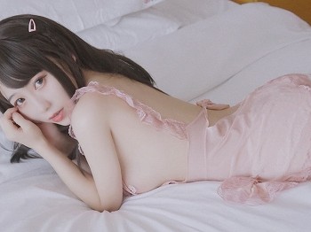 网络美女Usejan(蓝蓝)粉色创可贴主题私房粉色真空裙露傲人豪乳遮点诱惑写真33P