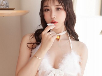 XiuRen第4738期_模特tina_甜仔私房性感白色绒毛内衣秀完美身材撩人诱惑写真46P
