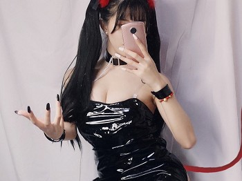 动漫博主Kettoe小恶魔主题私房性感黑色吊带露背皮裙秀翘臀美腿撩人诱惑写真36P