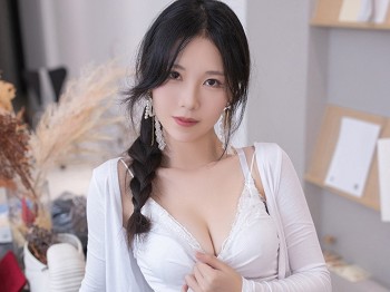 XiuRen第4994期_模特利世人妻拍摄主题白色服饰配天蓝色短裙原色丝袜诱惑写真79P