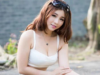 丰盈美女陈恣含户外性感迷人写真55P
