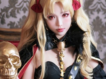 Coser妹子Ely_eee远坂凛弓凛主题私房沙发上性感黑色低胸服饰迷人诱惑写真42P