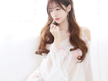 网络美女王羽衫白纱裙主题私房沙发上性感白色薄纱服饰秀完美身材诱惑写真45P