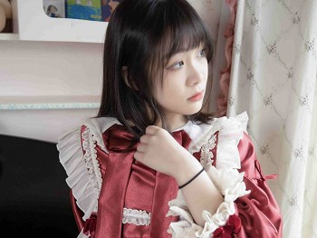 网络美女幻琪琪红色Lolita黑丝主题性感红色吊裙配超薄黑丝秀完美身材诱惑写真47P
