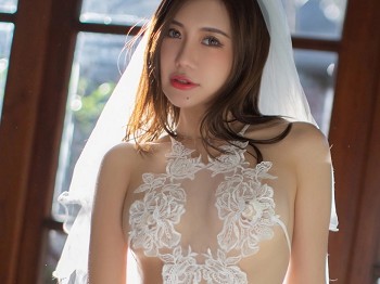 XiuRen第7456期_模特绮里嘉ula性感白色婚纱服饰配白色丝袜秀惹火身材诱惑写真80P
