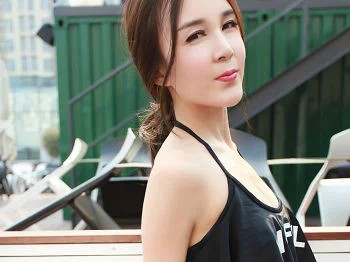 [UXING优星馆]Vol.037_嫩模Candy刘美辰黑色荷叶边WILFUL比基尼写真51P