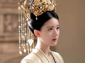 赵露思新剧《珠帘玉幕》杀青男主生图颜值低被嘲普男