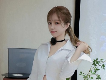 XiuRen第8609期_新人模特甜白酱性感白T配灰短裙露白色内衣秀柔美身姿诱惑写真84P