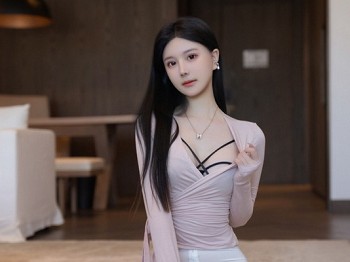XiuRen第8705期_模特幼幼性感浅粉色瑜伽服配露臀白长裤紧身秀完美身材诱惑写真81P