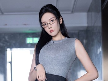 XiuRen第9203期_模特娜比性感灰上衣配黑短裙露黑色情趣内衣秀凹凸身材诱惑写真80P