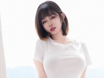 [YouMi尤蜜荟]Vol.1100_女神王雨纯大理旅拍性感白色露背服饰半撩秀曼妙身姿惹火写真67P
