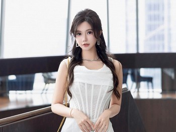 [HuaYang花漾]Vol.612_女神绮里嘉ula性感白色连衣短裙配白色丝袜秀曼妙身姿诱惑写真86P