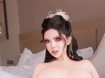 XiuRen第9286期_模特伊丽莎有点白性感九尾狐装扮白色服饰秀丰腴身姿诱惑写真94P