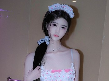 XiuRen第9312期_模特Erikaki私房性感粉白色服饰配超薄白丝秀曼妙身姿诱惑写真80P