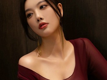 XiuRen第9348期_女神杨晨晨Yome性感红色连衣裙配超薄肉丝秀丰腴身材诱惑写真82P