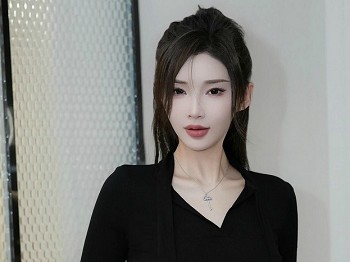 XiuRen第9367期_女神Carol周妍希性感黑T配灰短裙露开档黑丝秀翘臀美腿诱惑写真79P