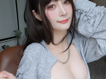 Coser小姐姐白银81自拍VOL.63主题私房性感灰色低胸服饰露白色内衣秀豪乳翘臀诱惑写真166P