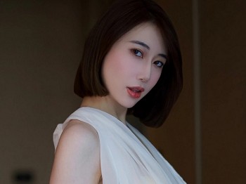 [IMISS爱蜜社]Vol.779_模特瑞妤性感白上衣配浅色皮裙露超薄肉丝秀曼妙身姿诱惑写真46P