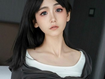 XiuRen第9464期_新人模特奶芙乔乔蓝色牛仔裤+薄透连体黑丝秀凹凸身材诱惑写真67P