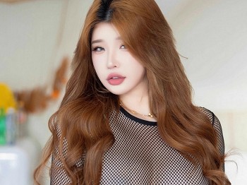 [HuaYang花漾]Vol.619_模特小海臀Rena性感黑色渔网服饰配黑丝吊袜秀浑圆翘臀诱惑写真80P