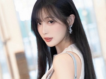 XiuRen第9528期_模特林星阑性感白上衣配简约长裤露白色内衣秀曼妙身姿诱惑写真84P