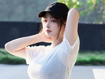XiuRen第9549_模特养乐多Doll性感深色运动服饰秀丰满身材白嫩美腿诱惑写真52P