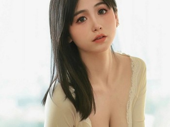 XiuRen第9551_模特奶芙乔乔居家性感浅米色上衣配小短裤秀凹凸身材诱惑写真86P
