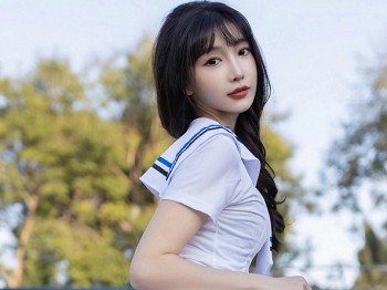 XiuRen第9554_模特陆萱萱学生套装露黑色蕾丝内衣配开档肉丝秀完美身材诱惑写真80P
