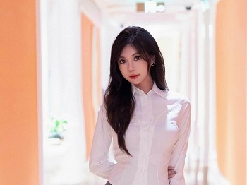 XiuRen第9631期_女神绮里嘉ula性感OL服饰露紫色蕾丝情趣内衣秀惹火身材诱惑写真97P