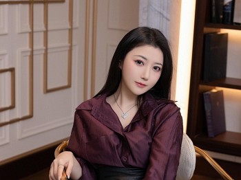 XiuRen第9744期_模特鱼子酱Fish性感紫色OL服饰露超薄黑丝秀曼妙身姿诱惑写真81P
