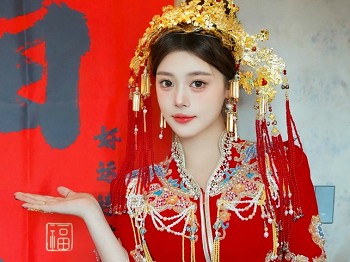 XiuRen第9823期_模特蛋蛋宝新年主题性感红色新娘装露白色内衣秀丰腴身材诱惑写真79P