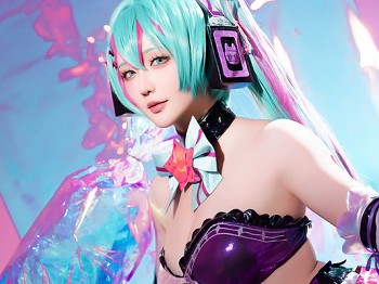 Coser小姐姐星之迟迟Miku初音未来喵斯快跑主题性感内衣配黑皮长袜秀完美身材诱惑写真73P