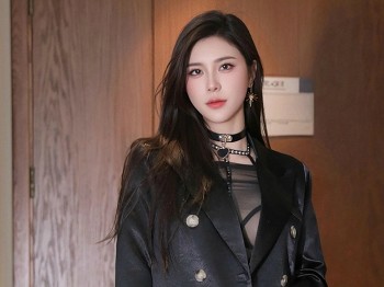 XiuRen第9843_模特小蛮妖Yummy性感黑色轻透情趣服饰配超薄黑丝极致魅惑写真77P