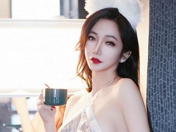 [YouMi尤蜜荟]Vol.1122_模特心妍小公主性感银色情趣内衣配超薄肉丝秀凹凸身材诱惑写真78P