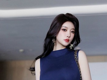 XiuRen第9857_女神杨晨晨Yome性感OL服饰+黑色情趣内衣秀丰腴身材诱惑写真90P