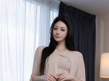 XiuRen第9858_模特小逗逗私房性感浅色连衣短裙露情趣内衣秀曼妙身姿诱惑写真81P