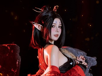 网络美女七月喵子萍萍主题性感精灵装扮黑色情趣服饰露油亮肌肤秀惹火身材诱惑写真80P