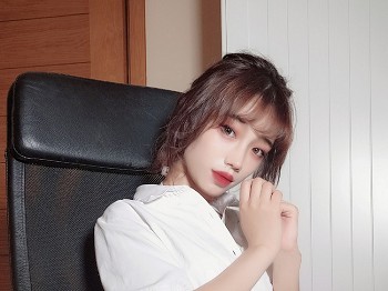 Coser美女沫夏小奶糕超小比基尼主题性感白色三点式内衣配白丝袜秀曼妙身姿诱惑写真175P