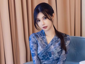 XiuRen第9884期_女神绮里嘉ula性感白色包臀裙配超薄肉丝秀曼妙身姿迷人诱惑写真90P