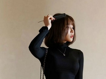 XiuRen第9944期_女神徐莉芝Booty性感格子短裙露蓝色内衣配黑丝袜秀美腿诱惑写真85P
