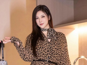 XiuRen第9959期_模特小蛮妖Yummy性感豹纹内衣配黑色丝袜秀曼妙身材诱惑写真76P