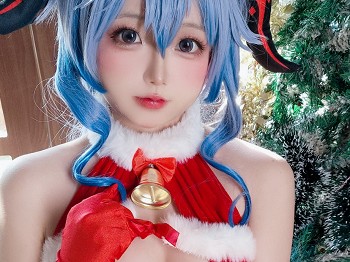 Cosplay美女日奈娇甘雨圣诞主题性感红色情趣内衣配红丝吊袜秀丰腴身材惹火诱惑写真120P