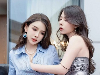 [XINGYAN星颜社]VOL.323_模特李丽莎性感衬衫配黑短裙露超薄黑丝秀完美身材诱惑写真80P