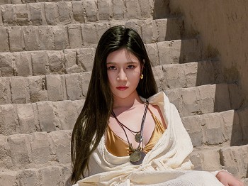 网络美女年年Nnian城主题户外城墙上性感白色薄纱长裙半脱秀完美身材撩人诱惑写真46P